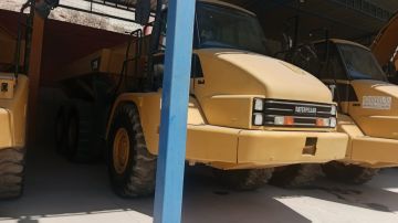 Camión Articulado CATERPILLAR 725