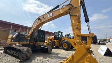 Excavadora Caterpillar 330GC 